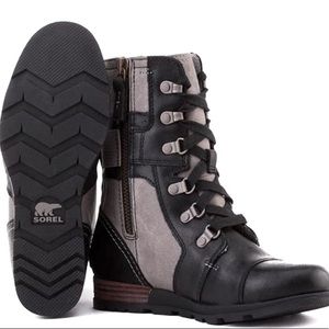 **SOLD** Sorel Major Carly Wet Sand Black Boots Size 7.5